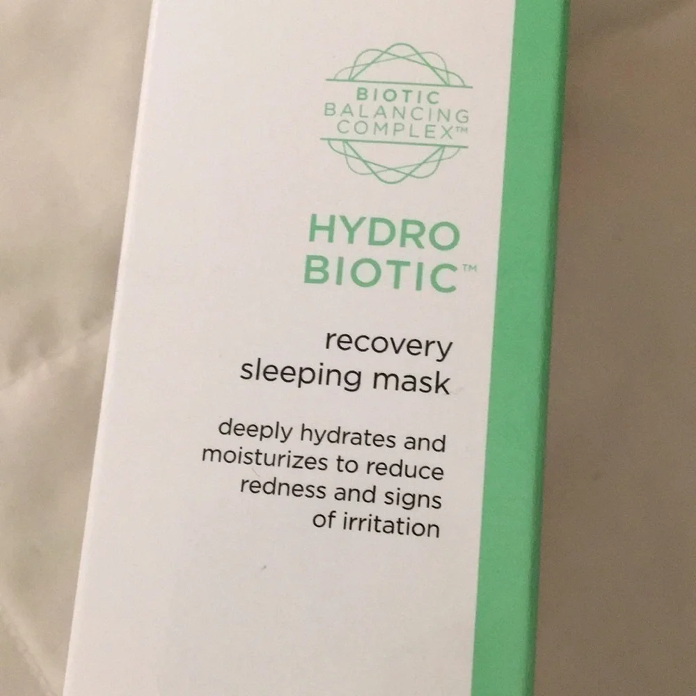 Dr Brandt hydrobiotic recovery sleeping mask